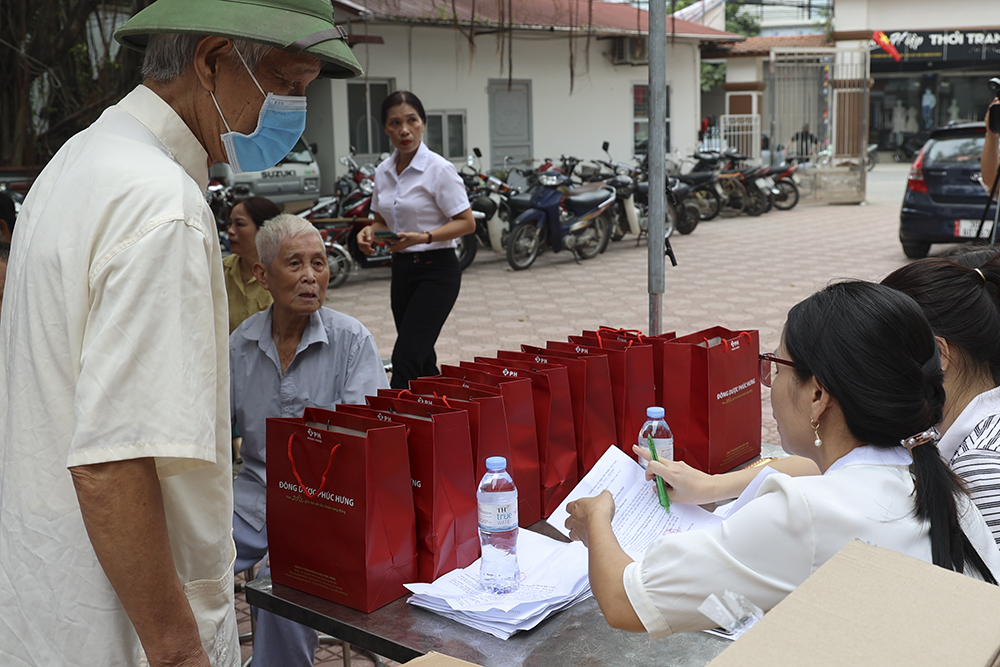 Đông dược Phúc Hưng tham gia cấp phát thuốc miễn phí hưởng ứng kỷ niệm 70 năm ngày giải phóng huyện Thanh Oai